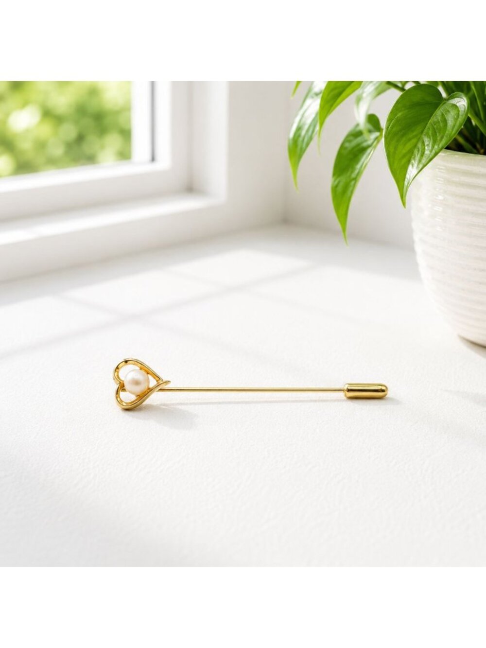 Vintage Gold Tone Heart Pearl Brooch Romantic Lapel Pin Classic Cottagecore Jewe
